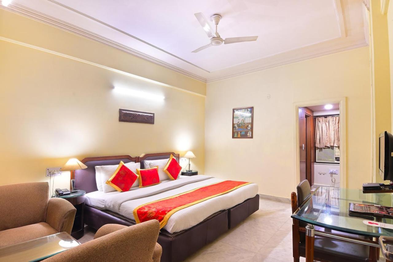 Hari Piorko - Railway Station Hotel