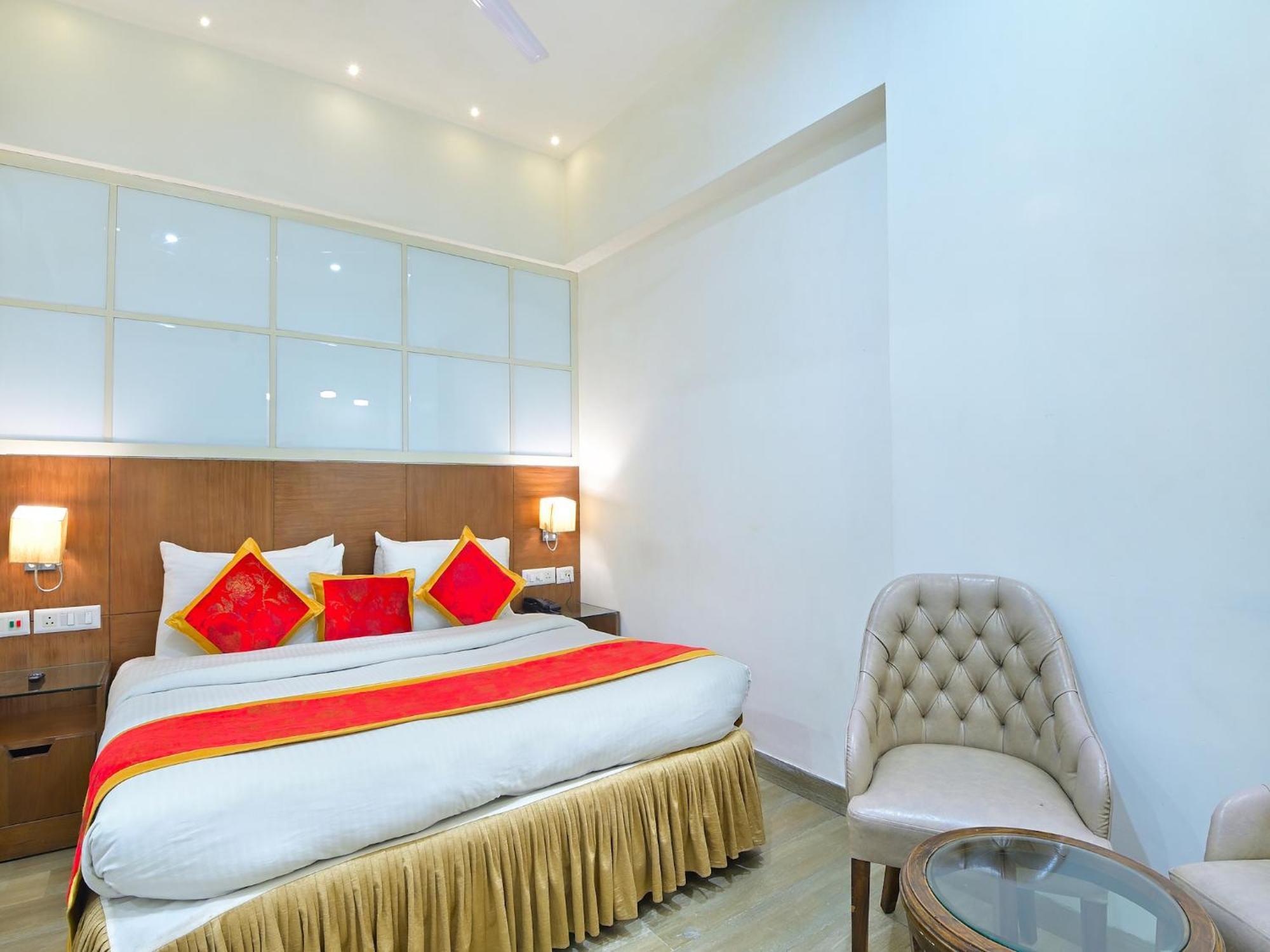 Hari Piorko - Railway Station Hotel 3*