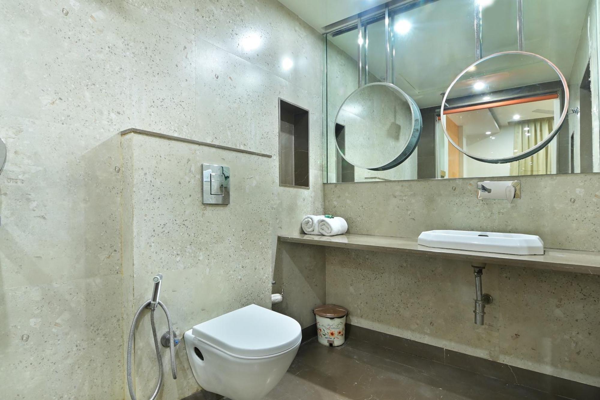 Hari Piorko - Railway Station Hotel 3*