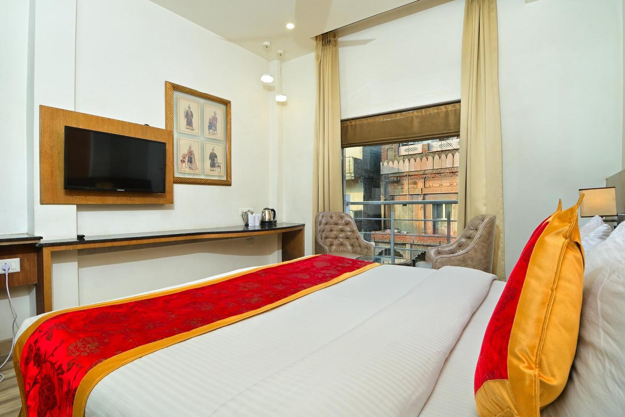 Hari Piorko - Railway Station Hotel