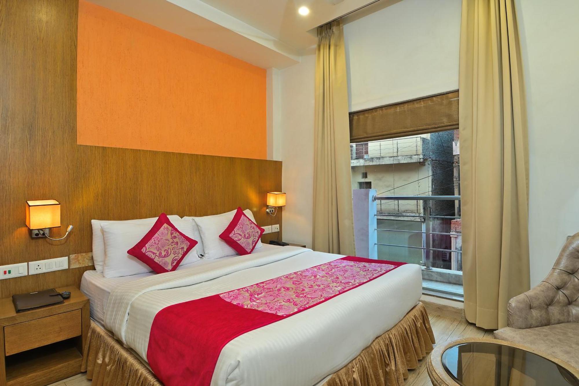 Hari Piorko - Railway Station Hotel 3*