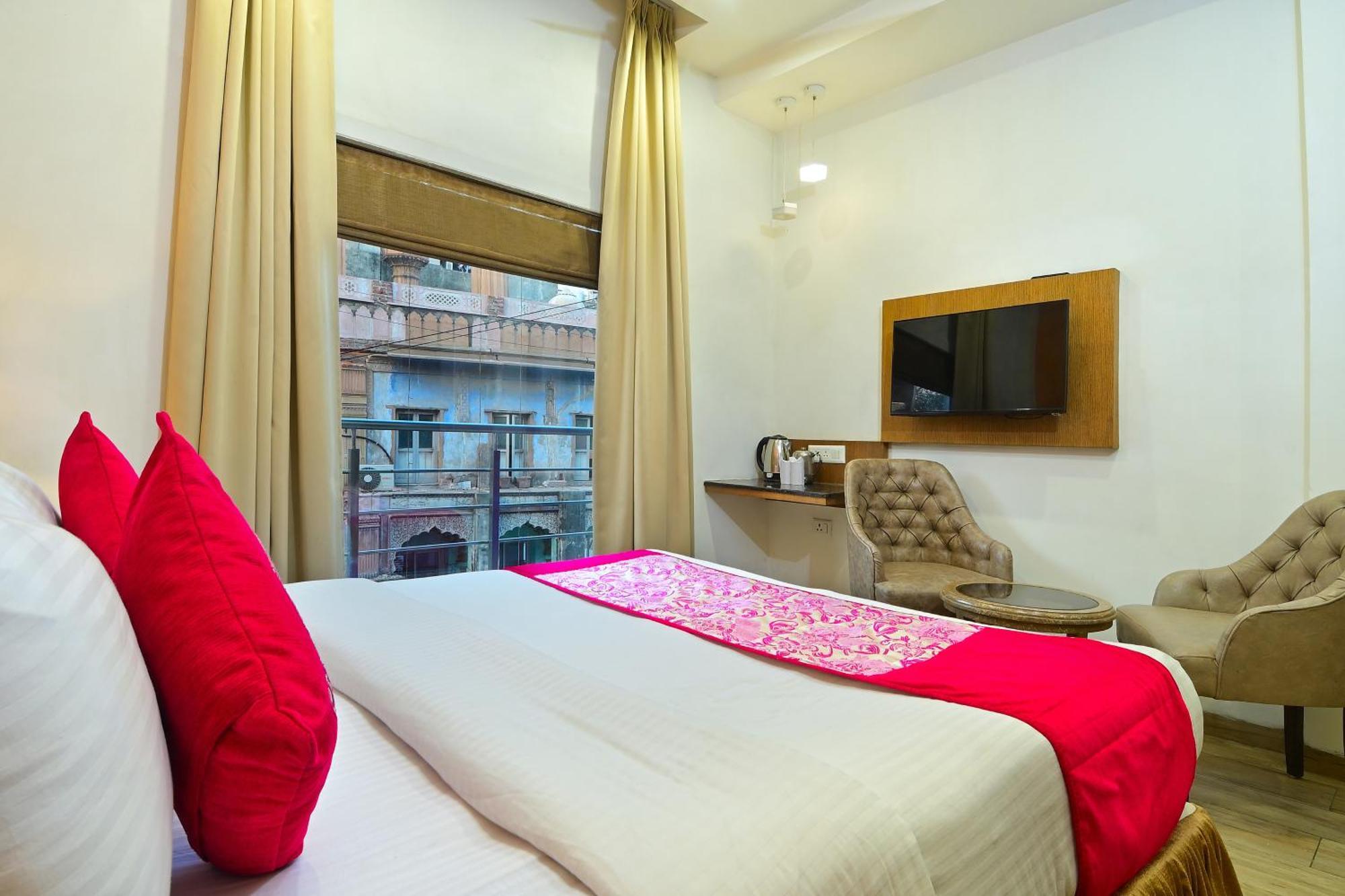 Hari Piorko - Railway Station Hotel 3*