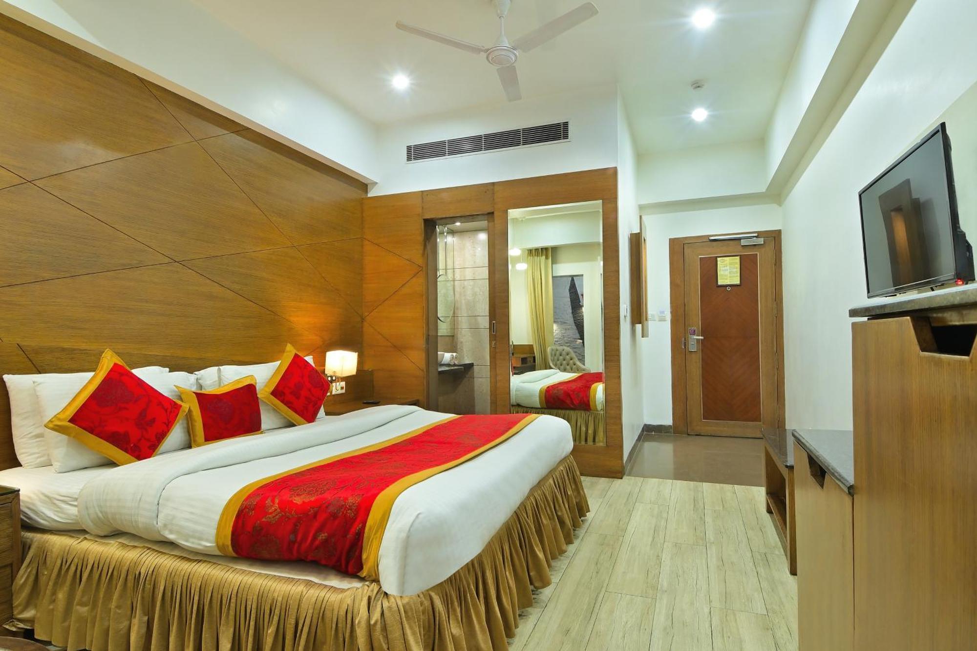 Hari Piorko - Railway Station Hotel New Delhi