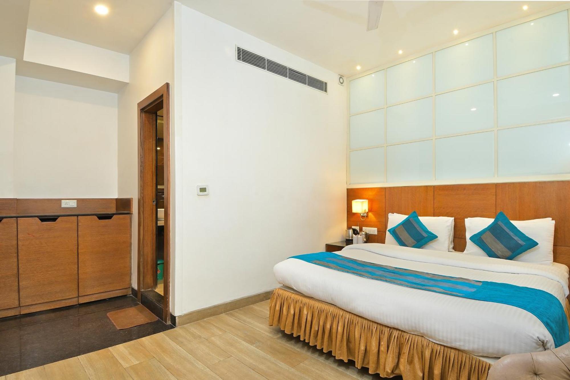 Hari Piorko - Railway Station Hotel 3*