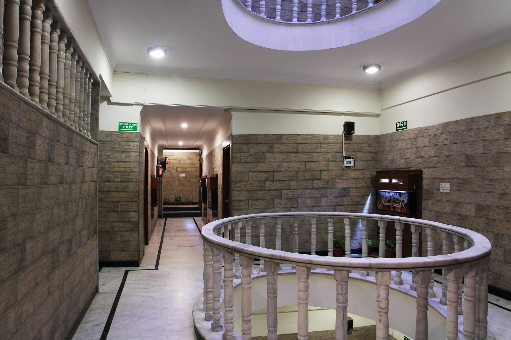 Hari Piorko - Railway Station 3*